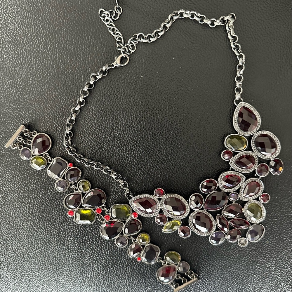 Sparkling Sage Garnet colour and Olive Statement Necklace Set